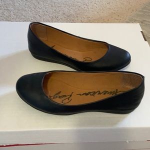 American Rag Cie flats